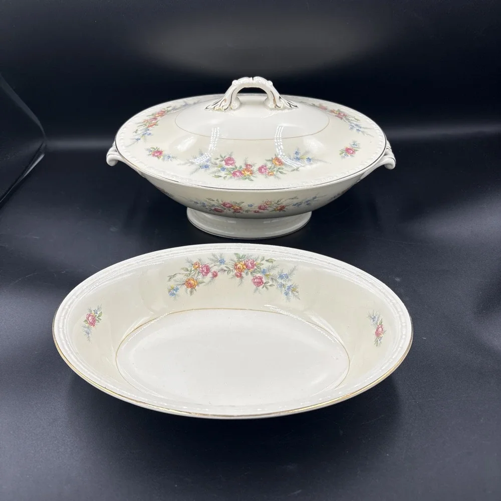 Homer Laughlin GEORGIAN  EGGSHELL Roses Covered Casserole + Oval Serving Bowl